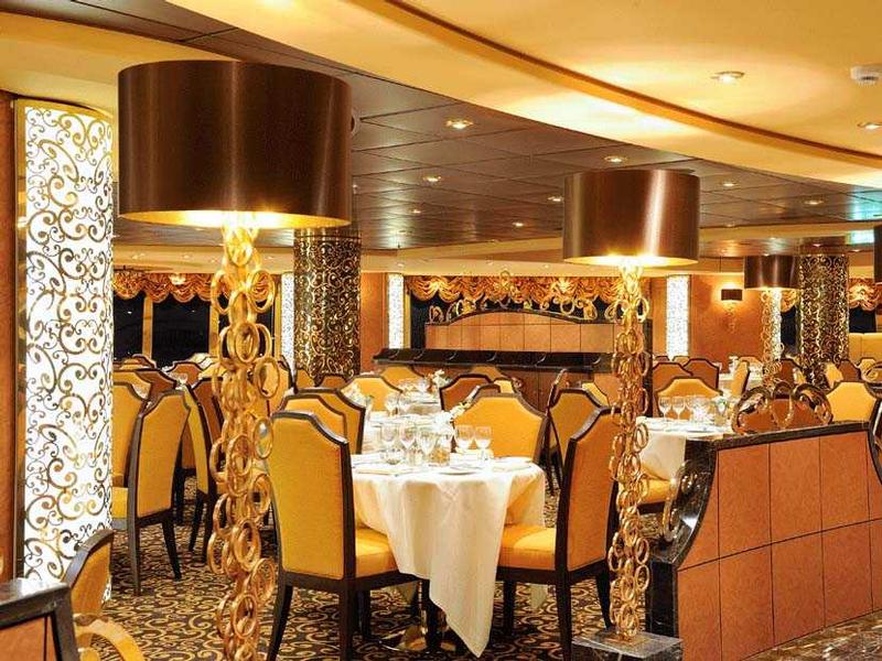 Restaurante "Yacht Club" reservado sólo a los pasajeros que viajan en Suite a bordo del MSC Fantasia CRUCEROS MSC FANTASIA CRUCEROS MEDITERRANEO CRUCEROS LUJO MSC CRUISES MSC YACHT CLUB